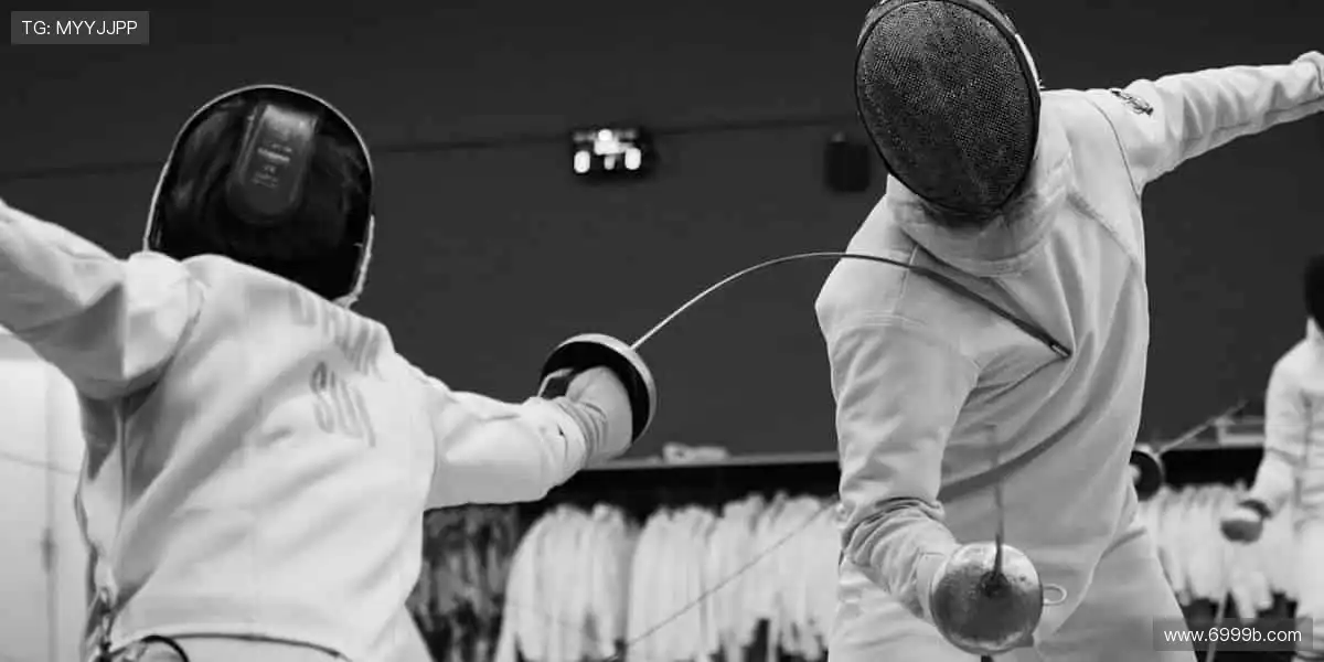 「球星同款、限量周边，做朋友圈最靓的体育潮人！👕点击抢购，手慢无！」